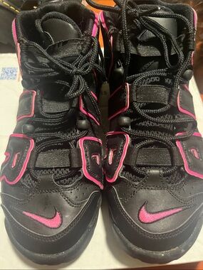 Nike Women’s Black Sneakers with Pink Accents